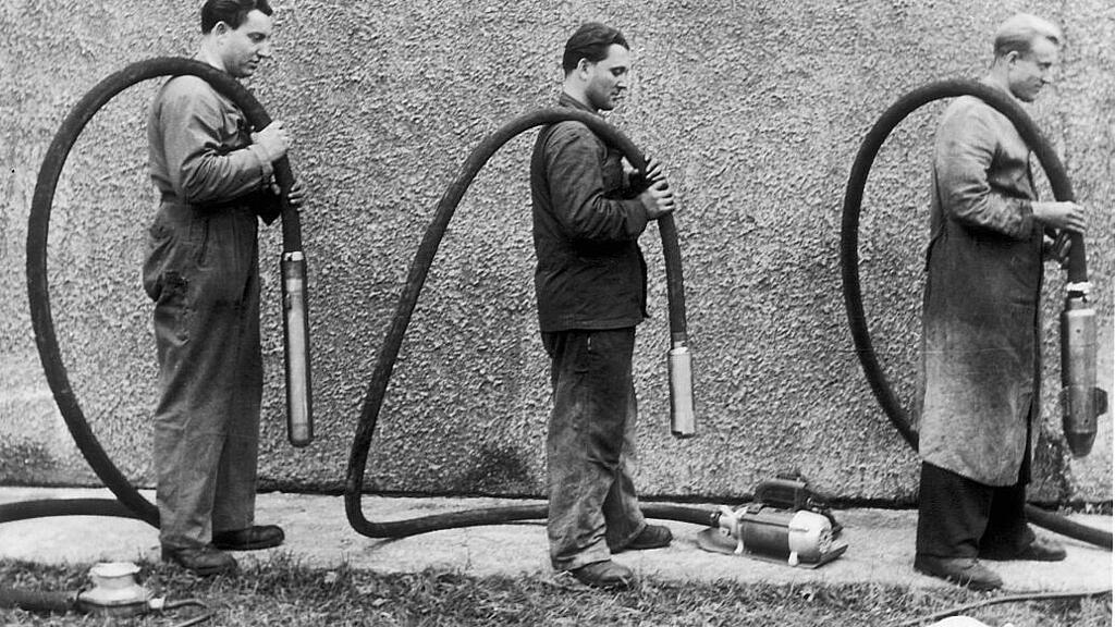 Historický obrázek prvních ponorných vibrátorů Wacker Neuson.