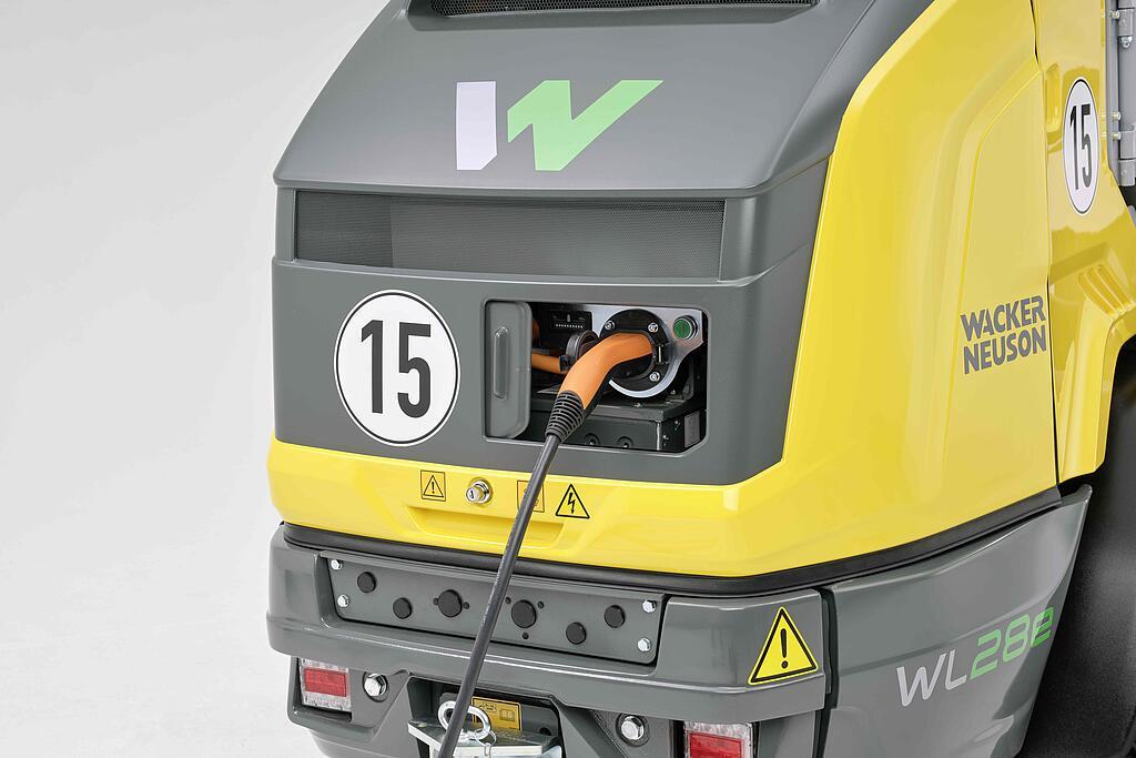 loading a wheel loader WL28e