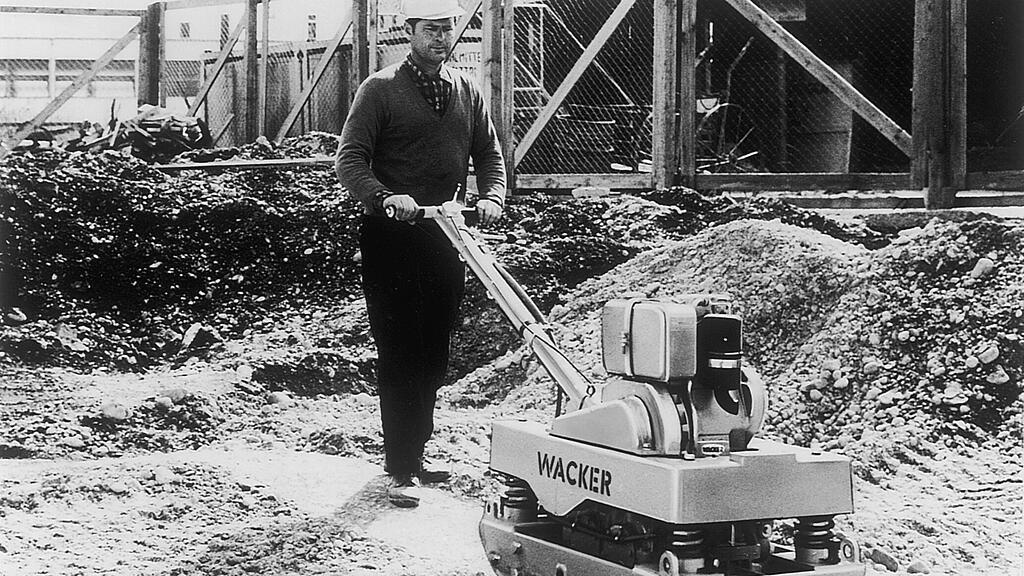 První reverzní vibrační deska DVU v akci.