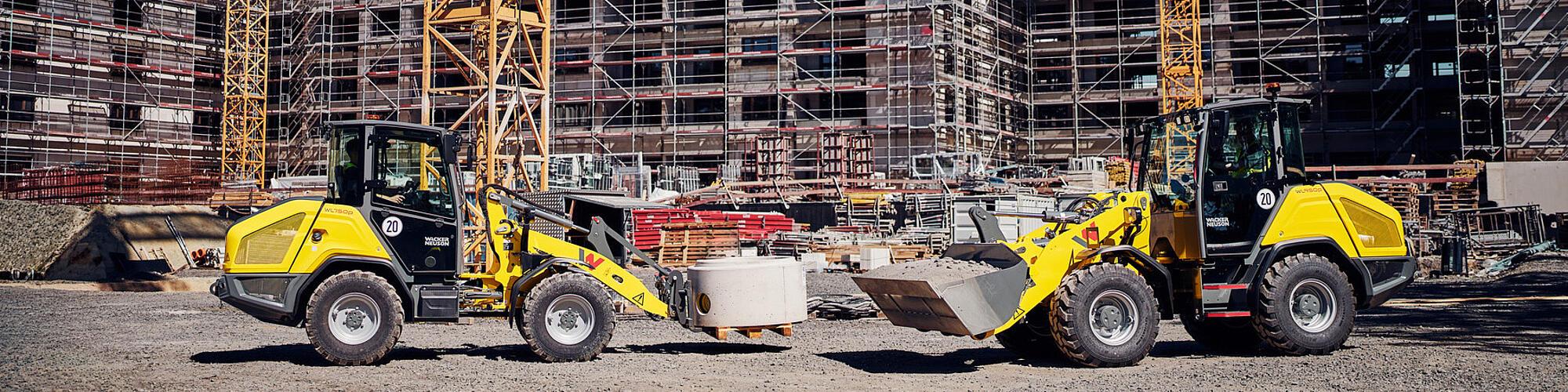 Výkonné kolové nakladače Wacker Neuson WL750p a WL950p v provozu na staveništi.